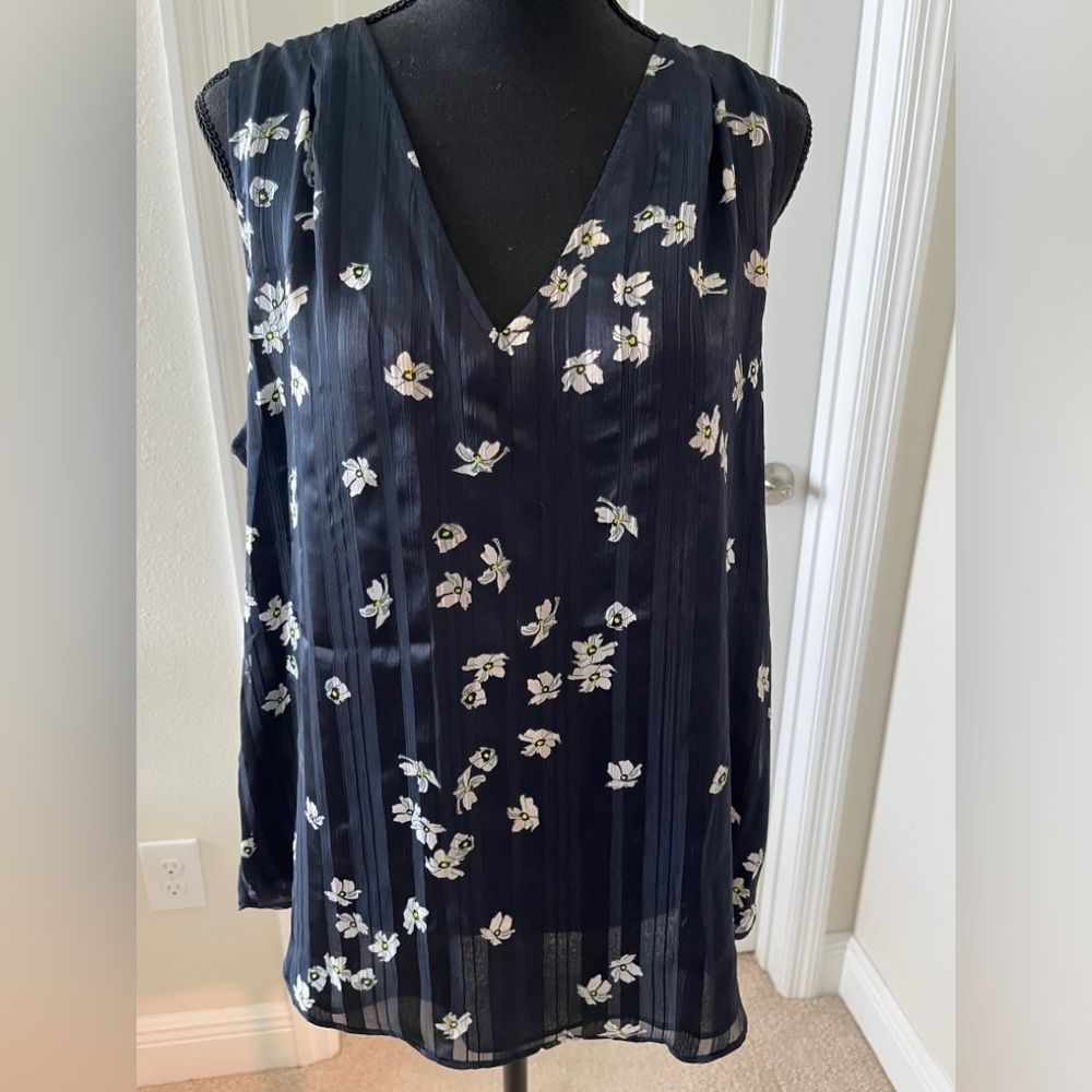Banana Republic Sleeveless Navy Floral V-Neck Women's Top, L